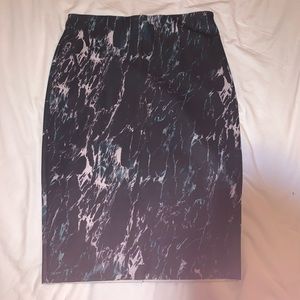 Pencil skirt with marble pattern